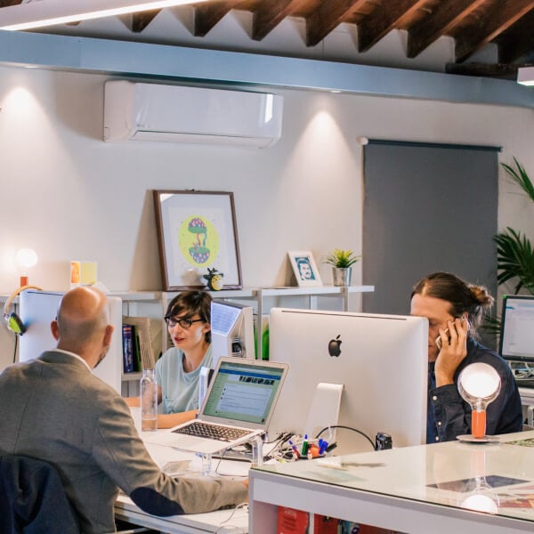 Prozesse regeln die Zusammenarbeit zwischen den Akteuren im Unternehmen: der Betrieb kommt ins stocken, wenn Prozesse nicht mehr aktuell sind oder nicht die richtigen Ergebnisse liefern. Eine komplette Analyse hilft, die Schwachstellen aufzudecken und Verbesserungen herbeizuführen.